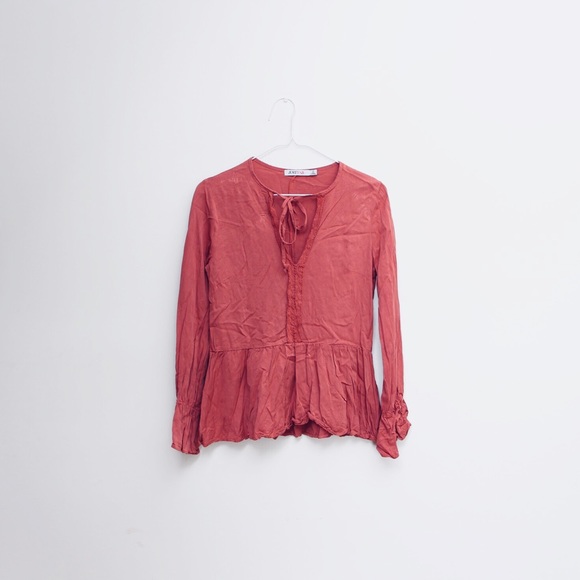 JustFab Crochet Trim Peplum Top - Picture 5 of 6